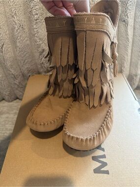 Manitobah Dancer Mid Boot Box - Oak